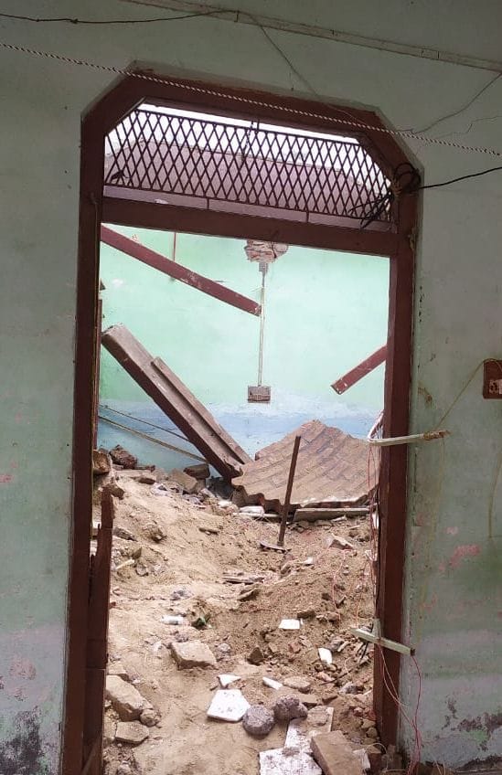 roof rail down, rmp doctor and his wife dead