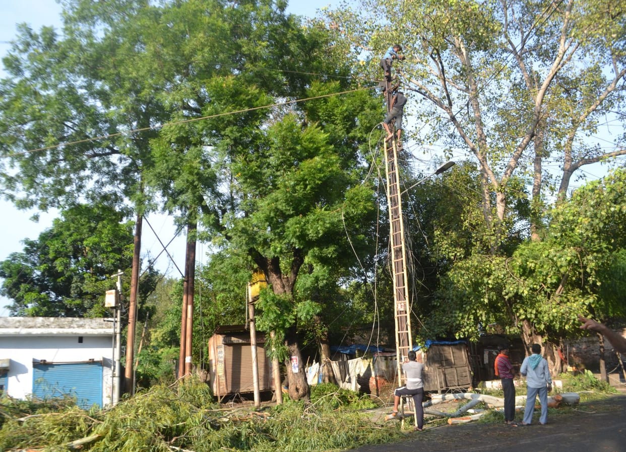 Electricity of 15 mohallas remained closed throughout the day
