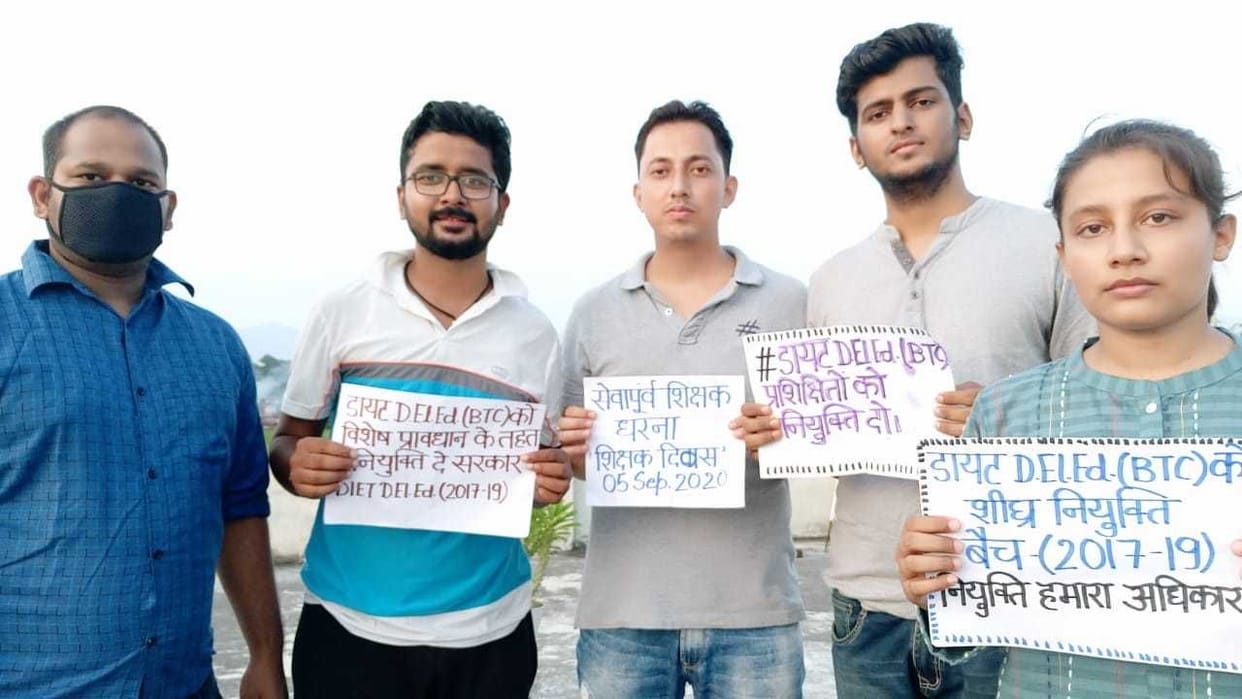 Protested against the government by playing a plate