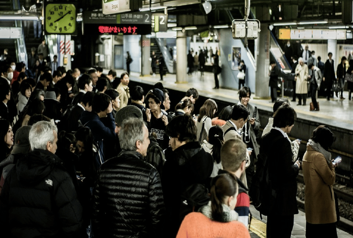 interesting facts about japan where train is never late for more than 30 seconds