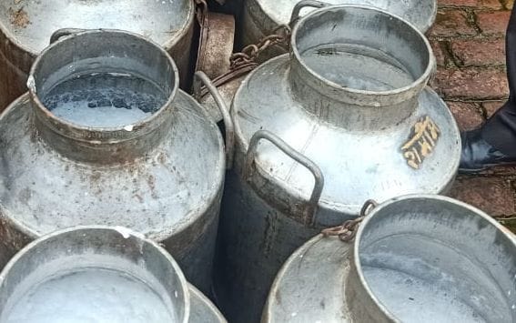 milk prepaired by chemcial in the sardhn dairly , police arrest two dairy owner