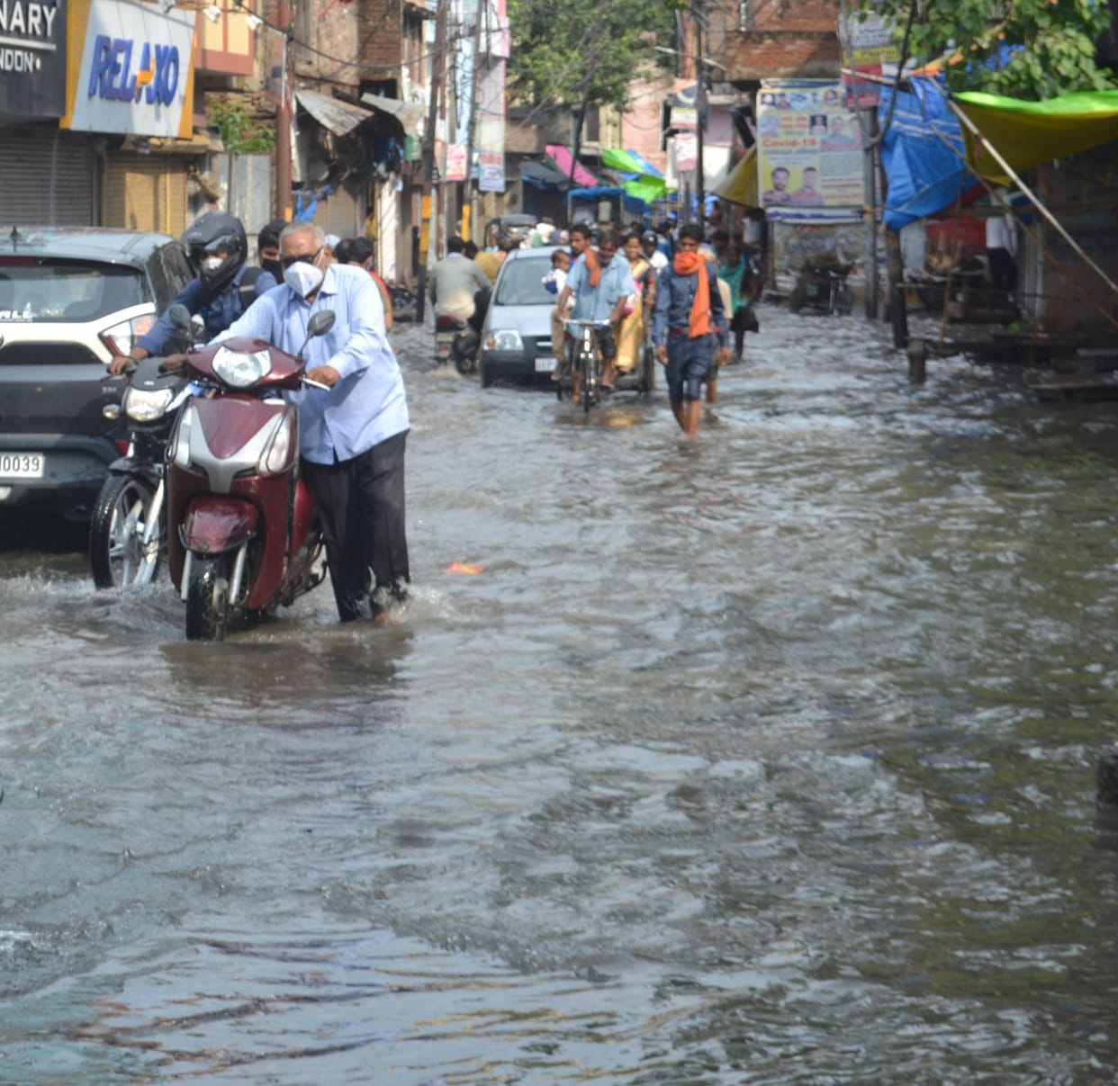 One and a half hours of heavy rain, waterlogging across the city