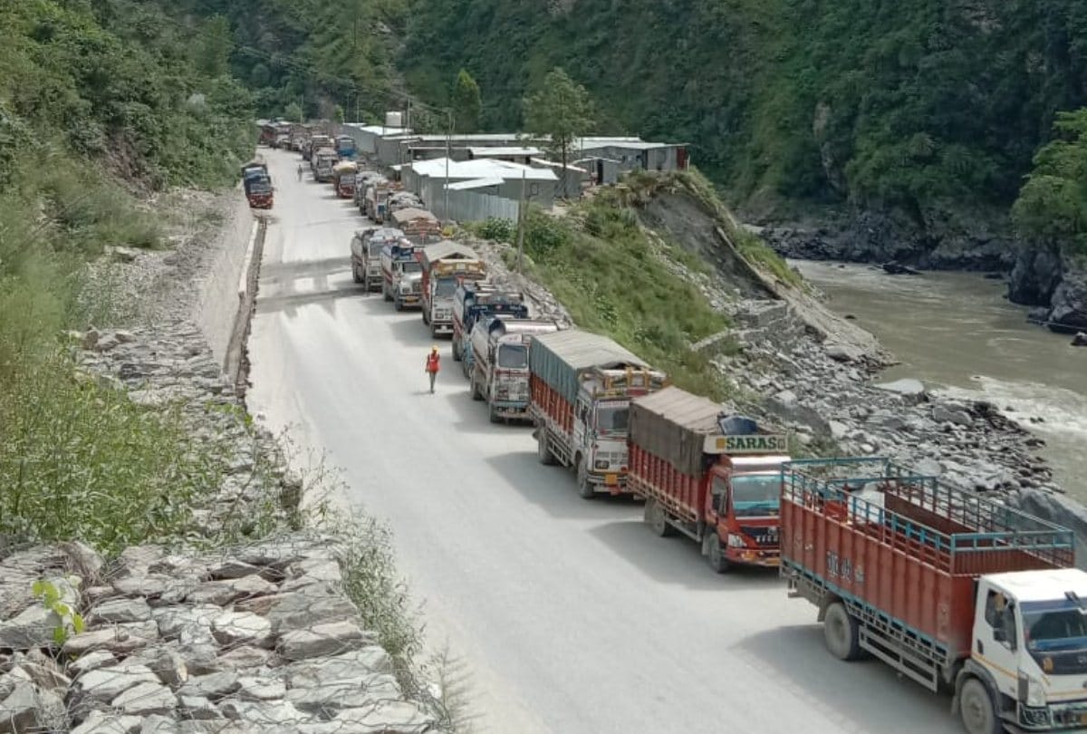 Himachal News: landslide on chandigarh manali national highway three