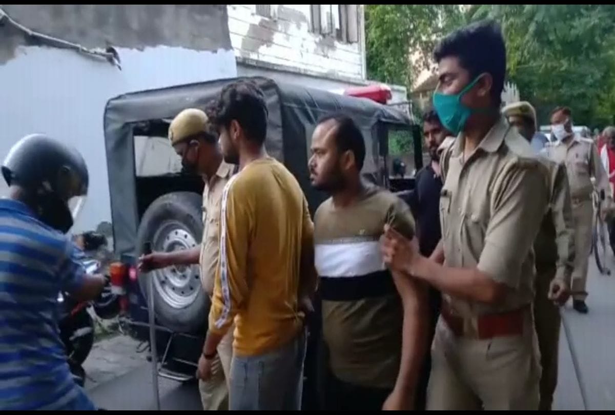 Clash In Agra At Coffie Cafe Center Four Injured Crime News