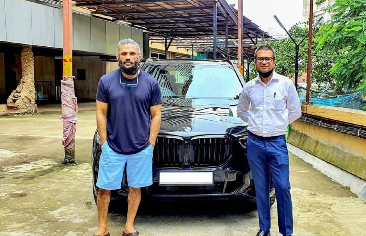 Bollywood actor Suniel Shetty buys BMW X5 SUV know its price specifications features and details bmw x5 price in india 2020 suniel shetty car collection