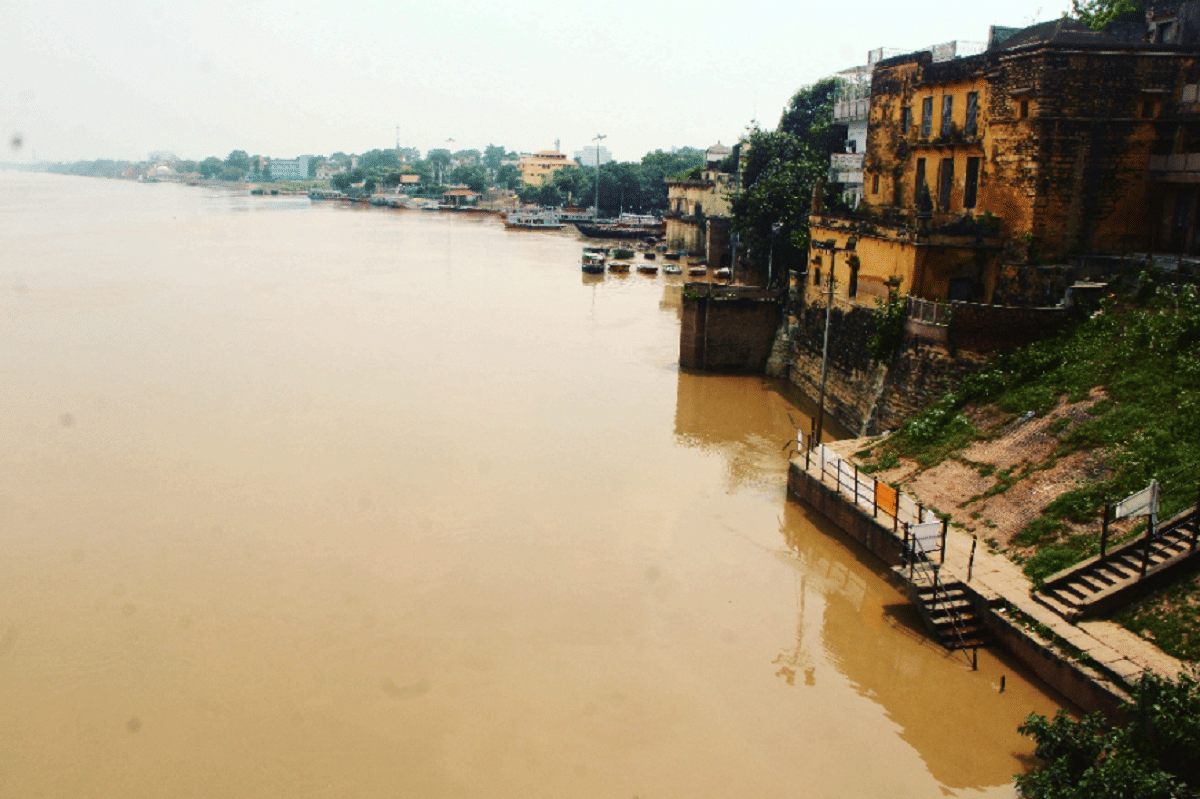 People evacuate leaving house for fear of flood migration after corona adds to trouble in varanasi ganga water level increasing
