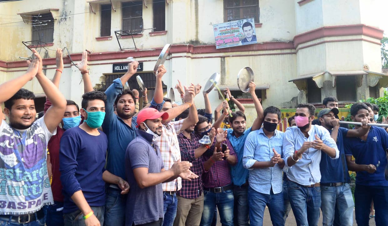 Youth demonstrated against gov raising increasing unemployment issue Prayagraj News Allahabad