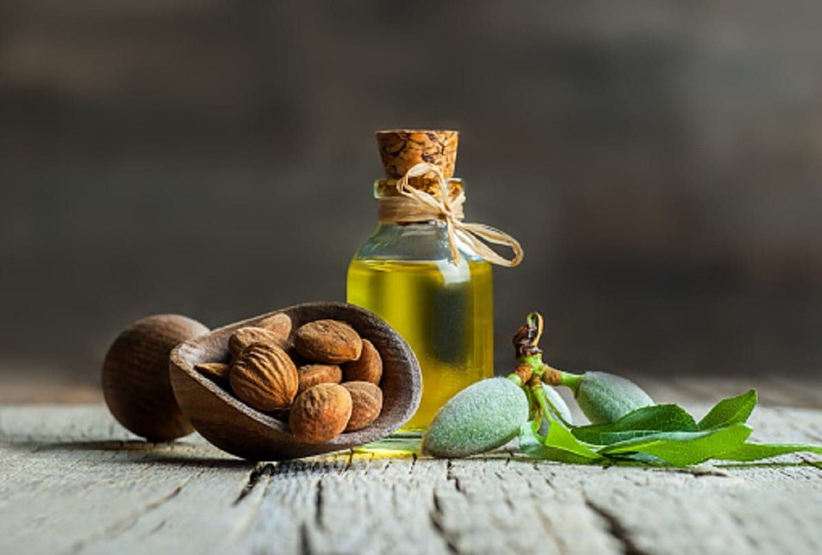remove dark circles with almond oil effective on skin