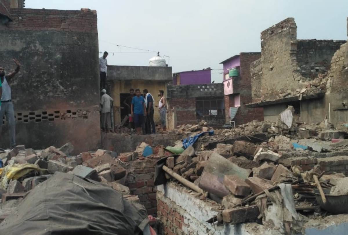 one died and two injured after explosion in a house in balrampur, see pictures
