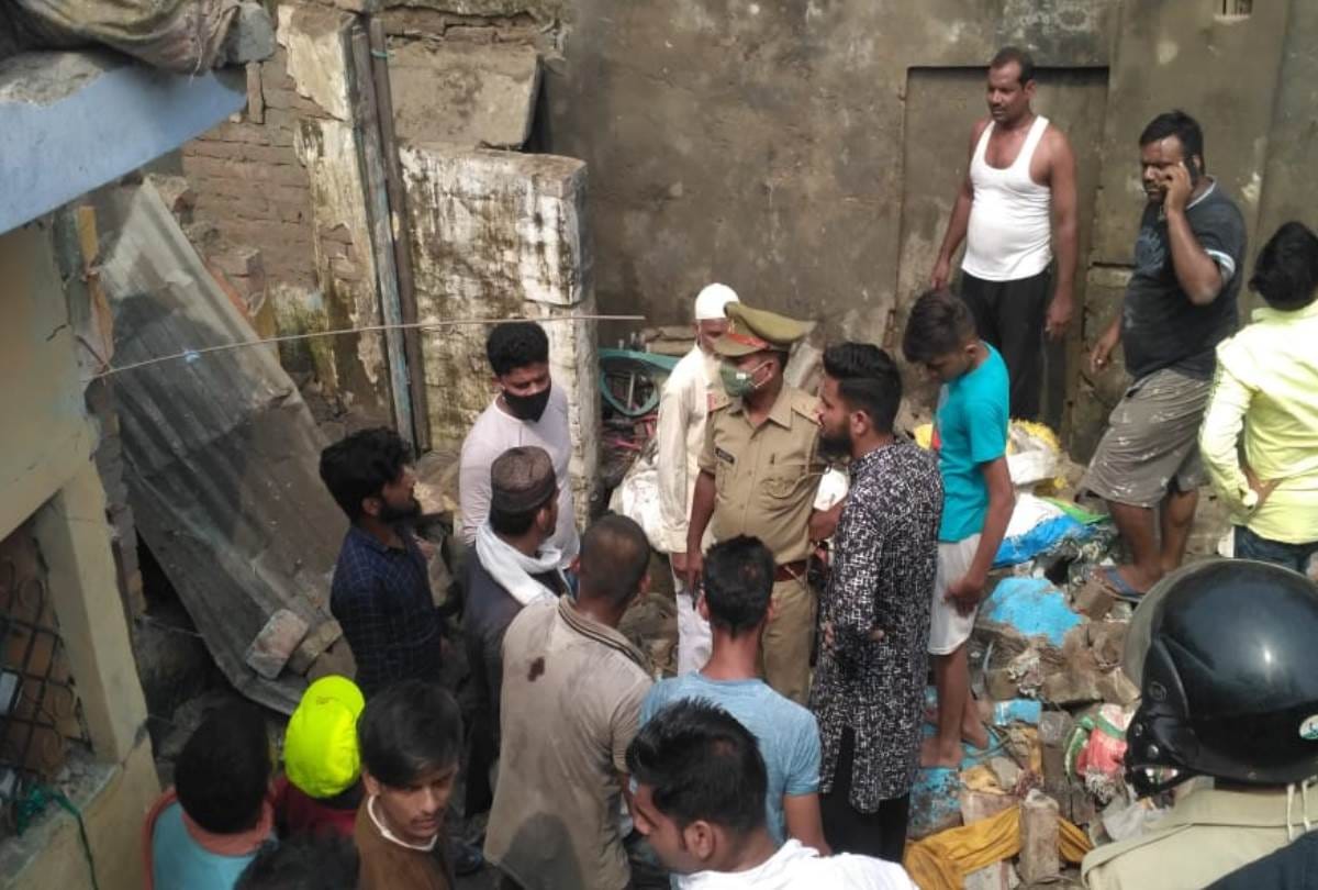 one died and two injured after explosion in a house in balrampur, see pictures