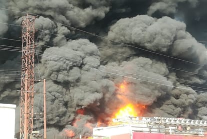 Agra Chemical Factory Fire News: massive fire breaks in chemical factory in sikandra agra
