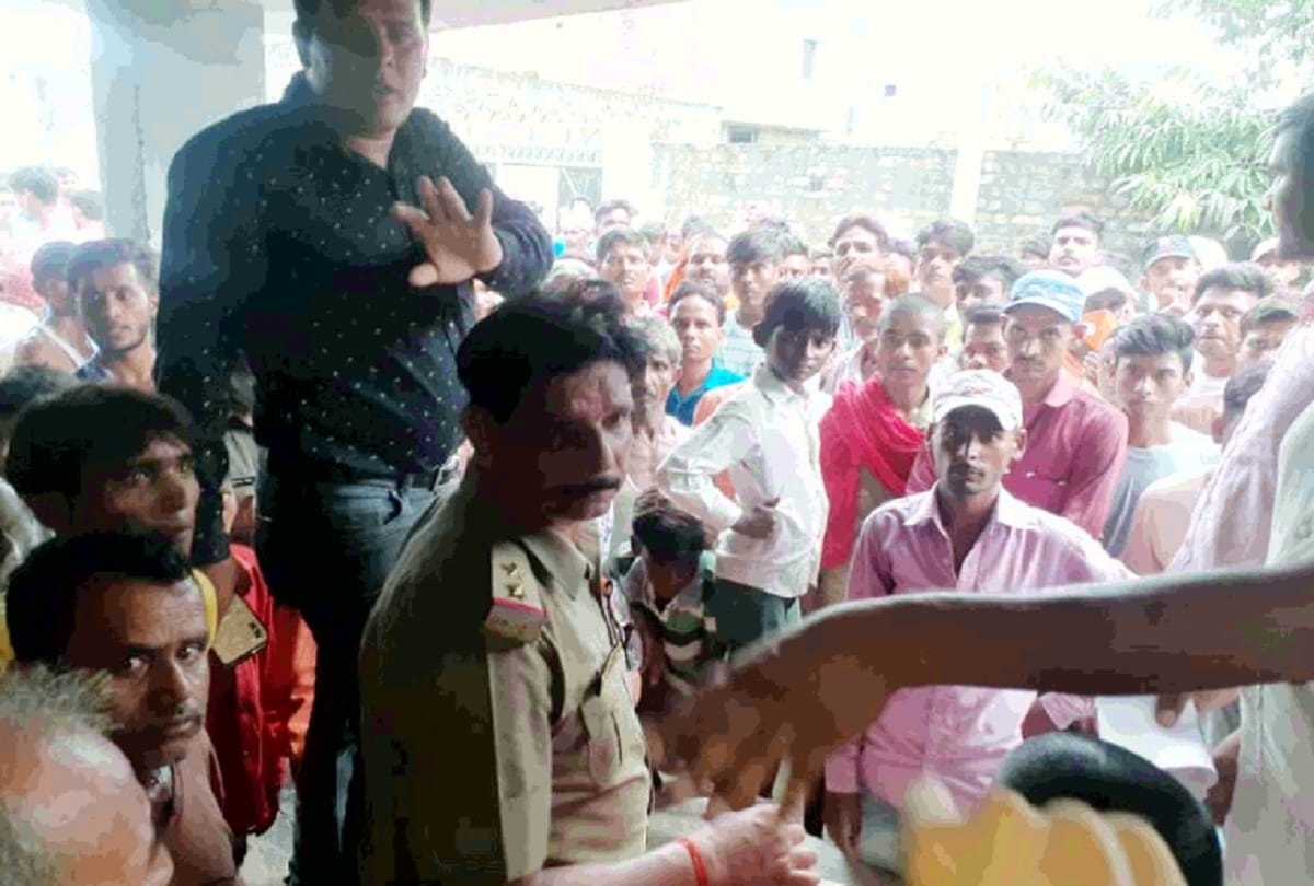 Ruckus after the death of former mla niravendra kumar mishra, lathicharge on angry mob, see pictures