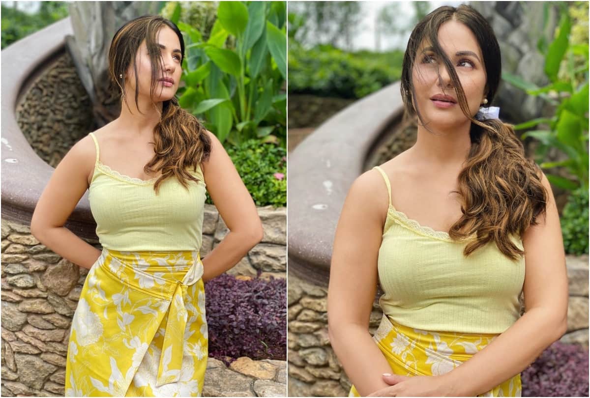 hina khan shares her pic after most desirable women