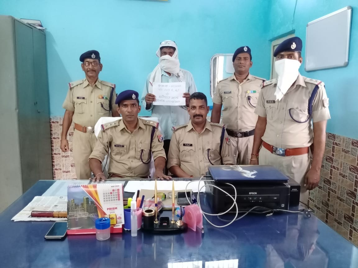 A ticket broker arrested with illegal e-tickets and cash