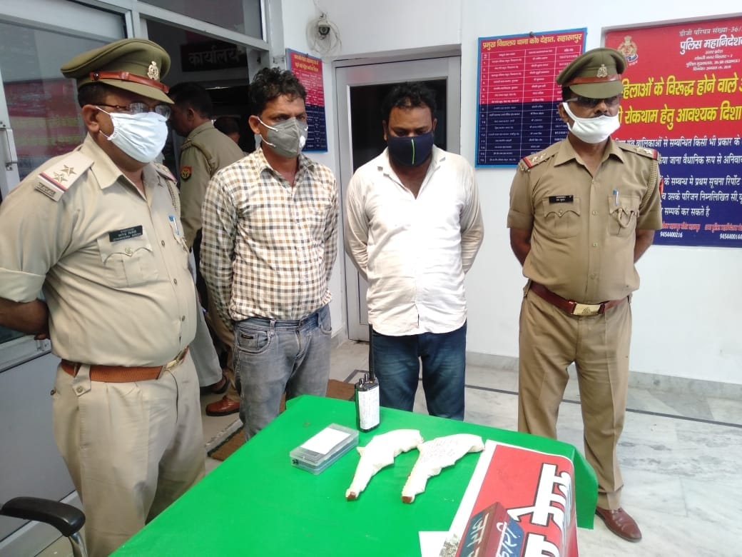 Two robbers arrested as officers of crime branch arrested
