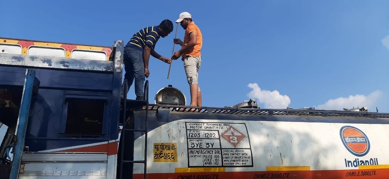 Aligarh: Four arrested including 2240 liter diesel, doing adulteration