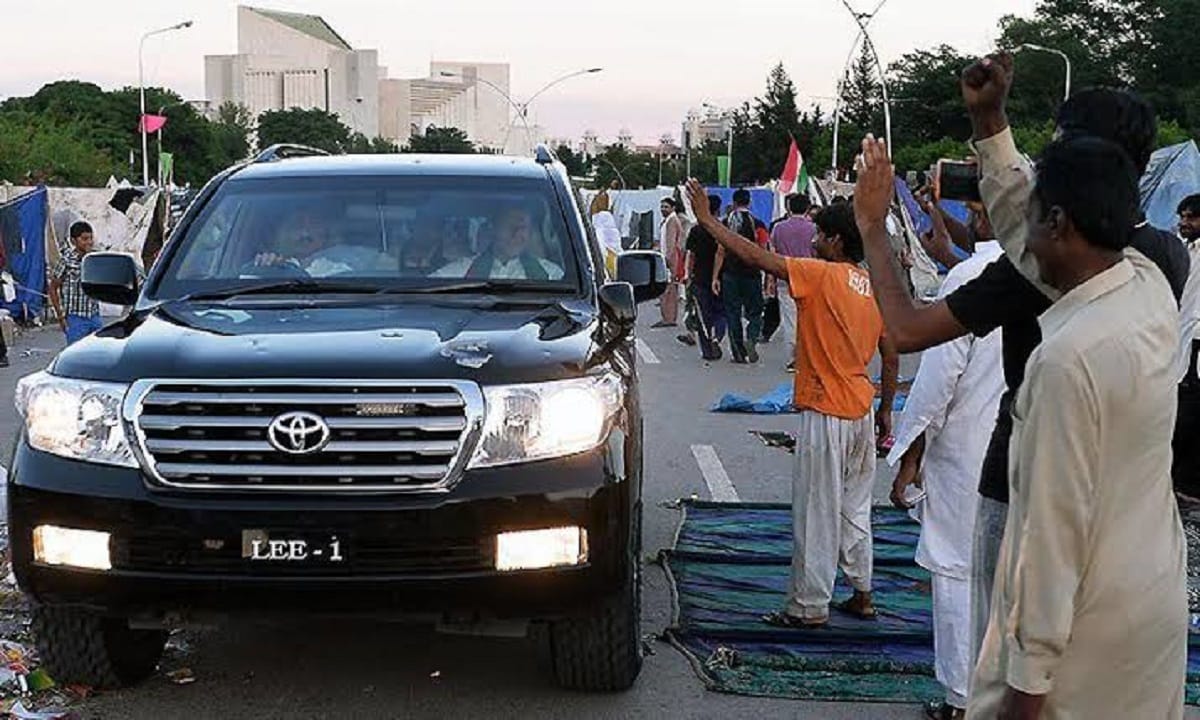 Terrorist Organisation Hizbul Mujahideen chief Syed Salahuddin's car's number plate revealed connection of ISI and Pak army's nexus