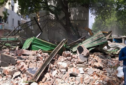 Ateeq ahmed News: Building of mafia and former MP Attik Ahmed collapsed, PDA action stirred up