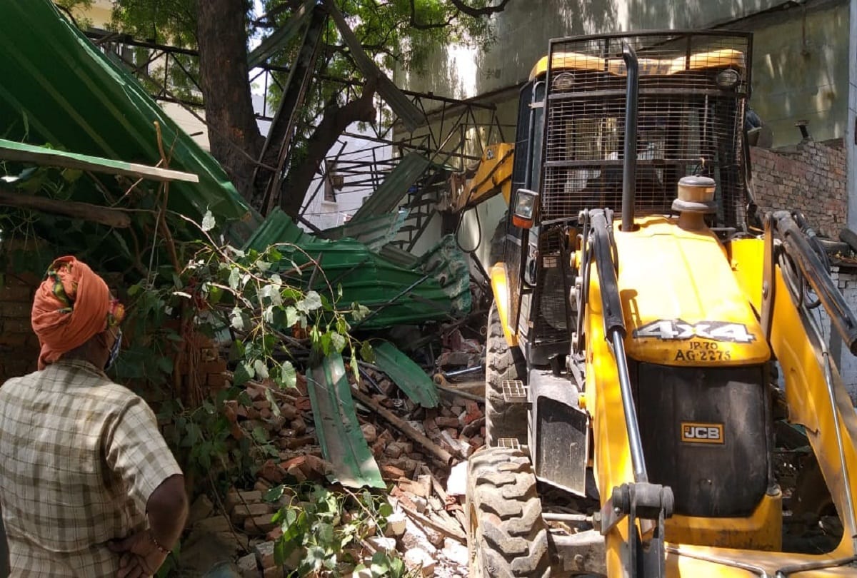 Ateeq ahmed News: Building of mafia and former MP Attik Ahmed collapsed, PDA action stirred up