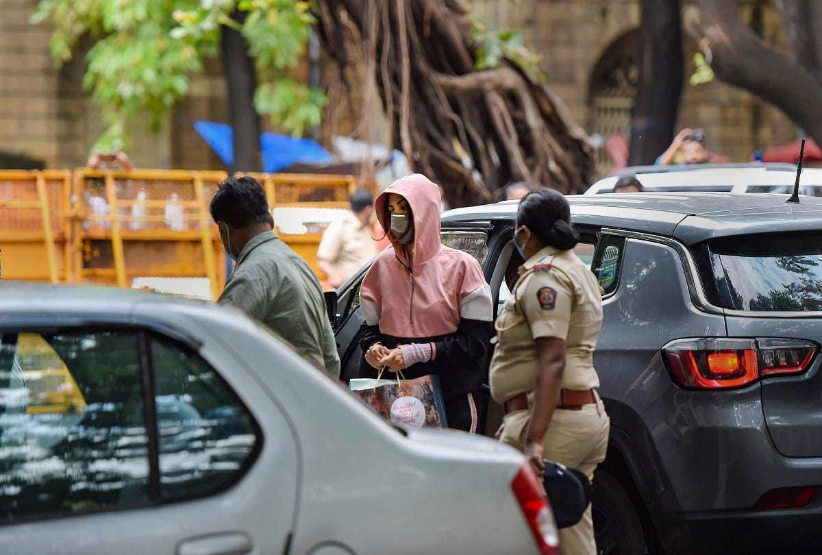 Sushant Singh Rajput Death Case Today Latest News Rhea Chakraborty Showik Chakraborty Drugs CBI Investigation samuel peddler questioning