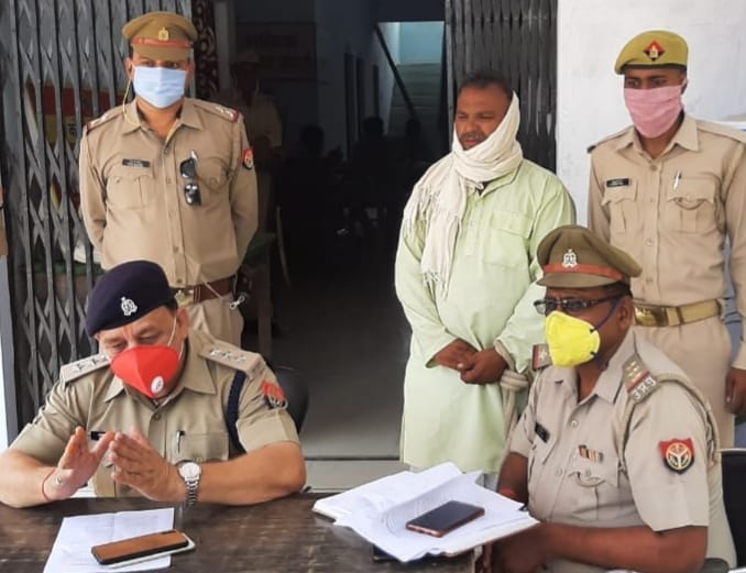Jalaun: Police arrested top ten criminal