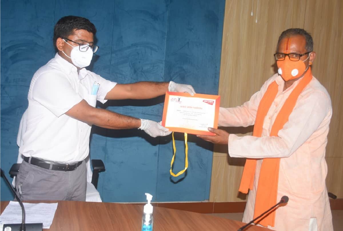 Amar ujala medhavi samman samaroh 2020 held in gorakhpur latest photos