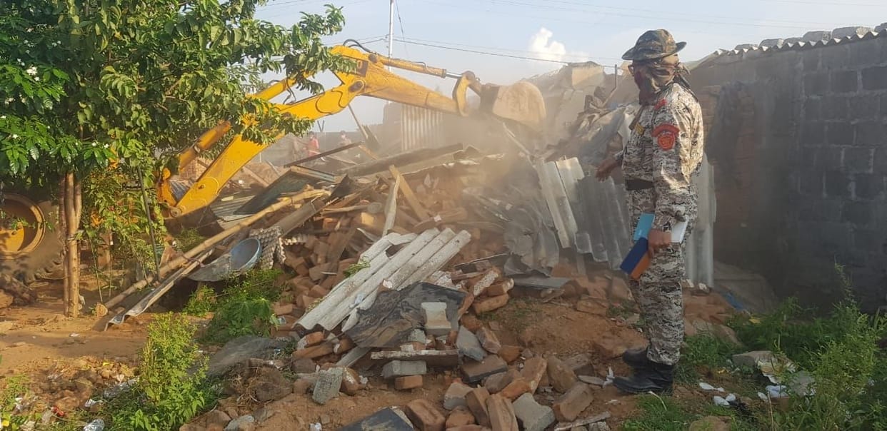 Gais plant road remove atikraman