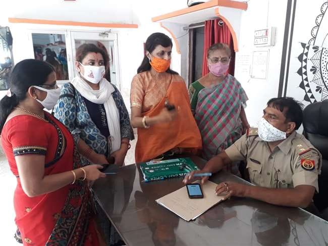 Varanasi: BJP women leaders complain against Shiv Sena MP Sanjay Raut in police station