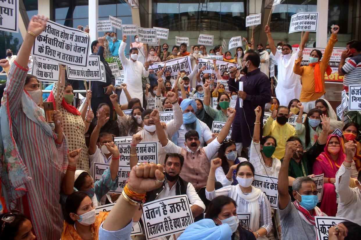 AAP protest against BJP, police detained