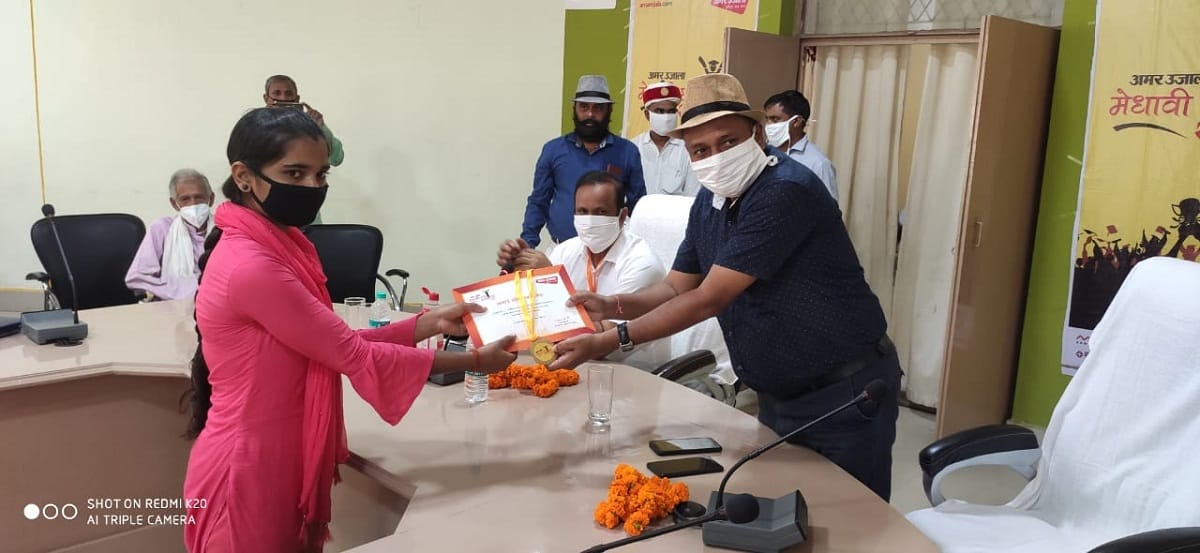 Amar Ujala meritorious honor ceremony: top three topper student up board 12th 10th honor in ghazipur