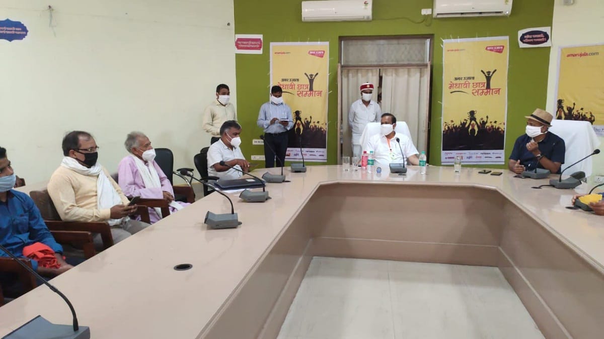 Amar Ujala meritorious honor ceremony: top three topper student up board 12th 10th honor in ghazipur