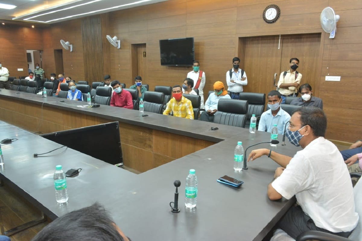 Amar Ujala meritorious honor ceremony: commissioner honored top three meritorious of high school-inter