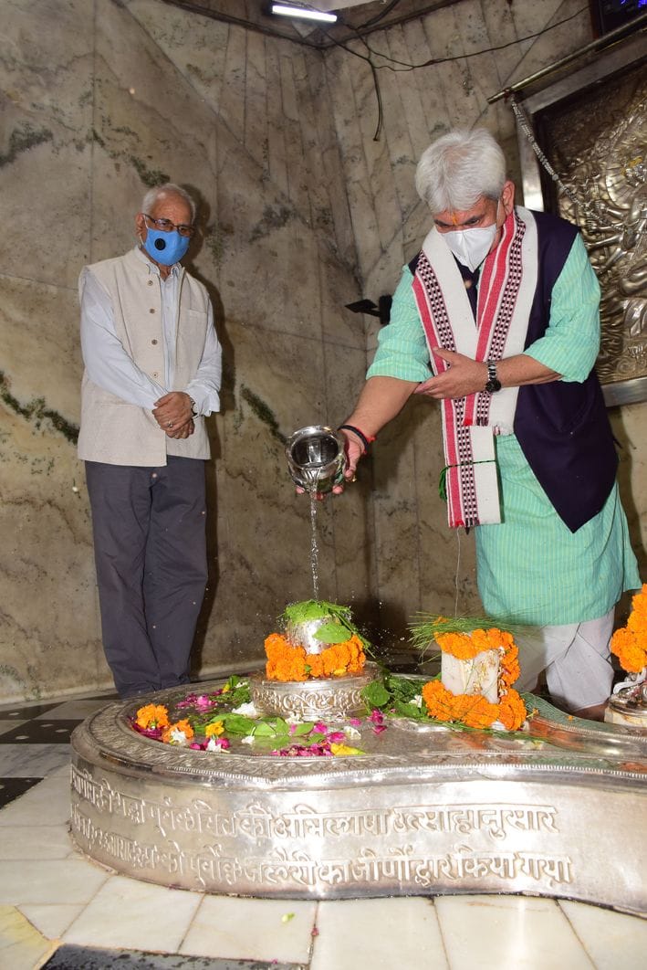 LG arrives in Panchvaktra temple amidst land dispute, Juna arena also sprung