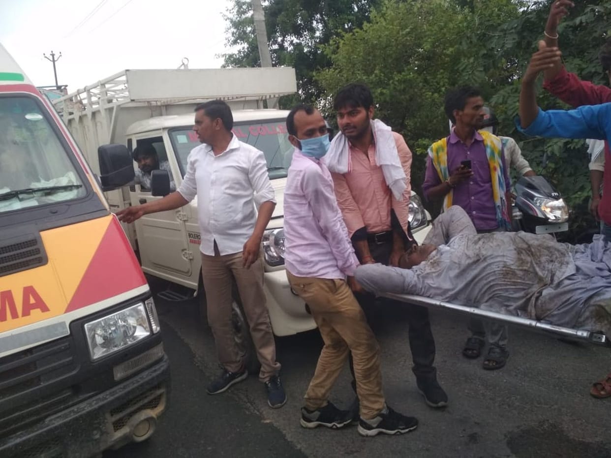 Bike rider father-daughter falls into pit, DM fired