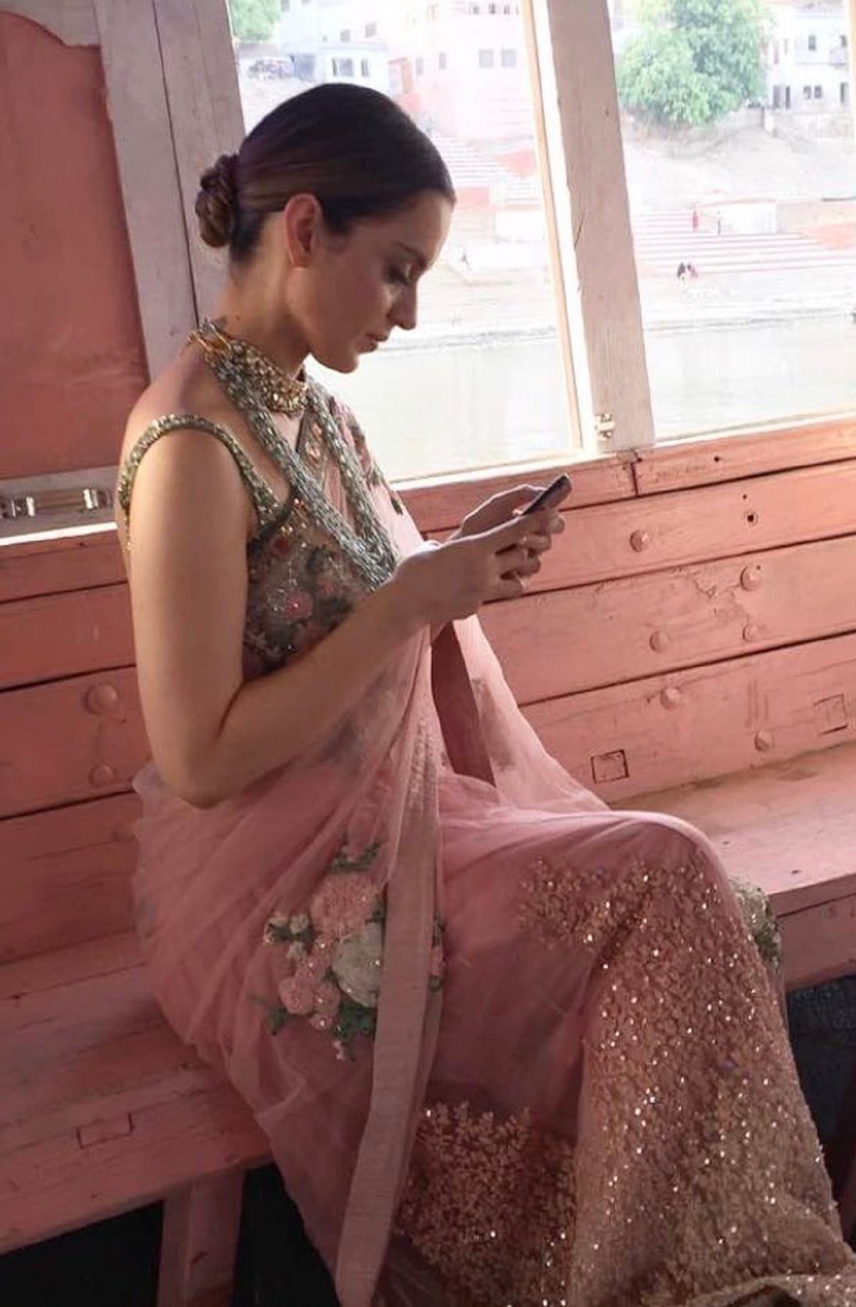 Kangana Ranaut Reached mumbai after the controversy to Shiv Sena leader Sanjay Raut