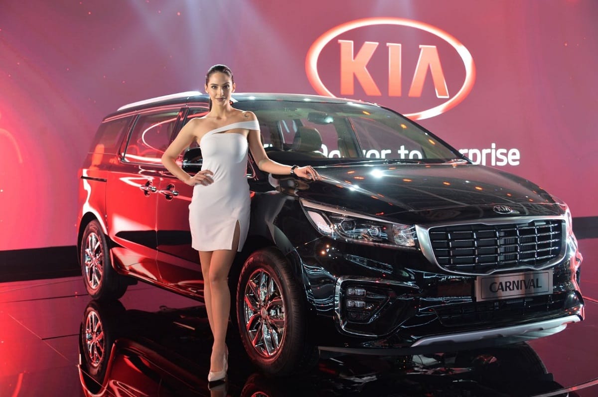 Kia Motors is offering discount on its MPV Kia Carnival for the first time, offer low EMI with discounts of up to two lakh rupees