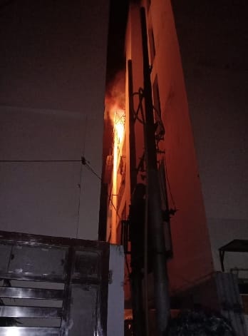 Bareilly: Fire on the third floor of Lotus Apartment on Station Road