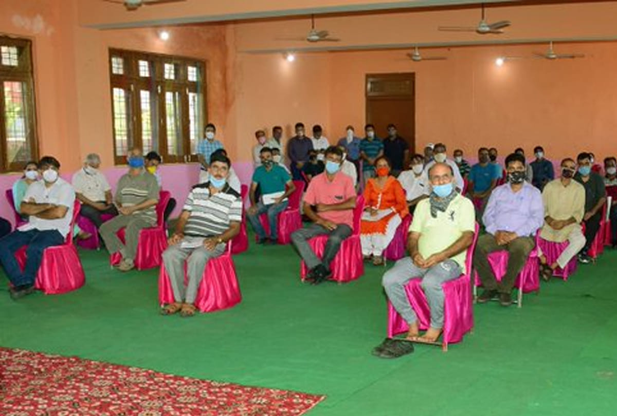 Lieutenant Governor Manoj Sinha reached among protesters leaving the program, jammu kashmir news