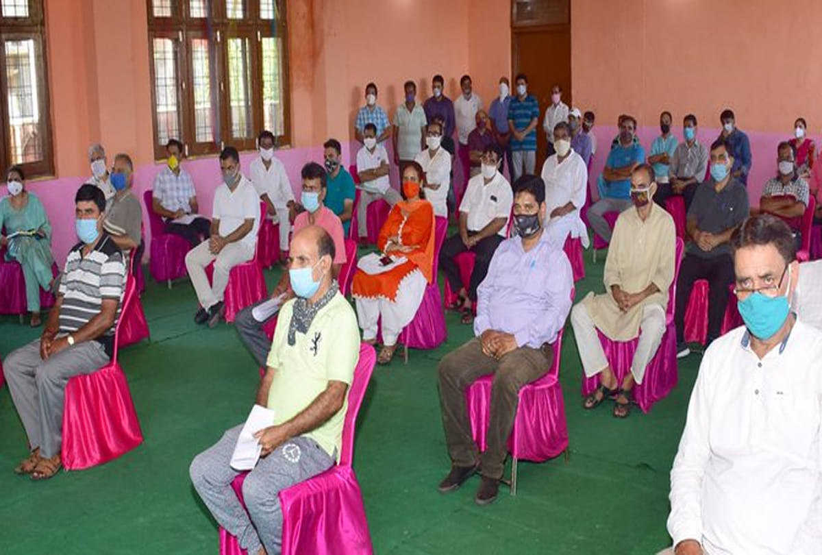 Lieutenant Governor Manoj Sinha reached among protesters leaving the program, jammu kashmir news