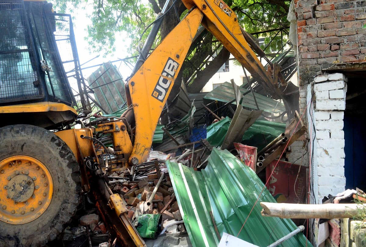 Ateeq Ahmed News: buried in debris in two hours Allahabad Crime News Prayagraj