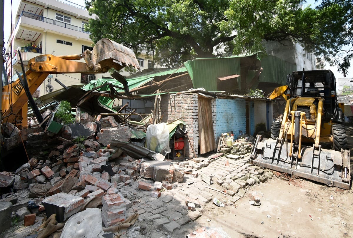 Ateeq Ahmed News: Secret of Atiq's assets uncovered in intelligence investigation, then bulldozer thunders prayagraj crime news allahabad