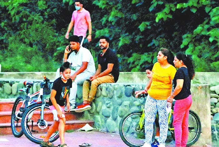 Coronavirus, Chandigarh Police Inquiry on People Without Mask