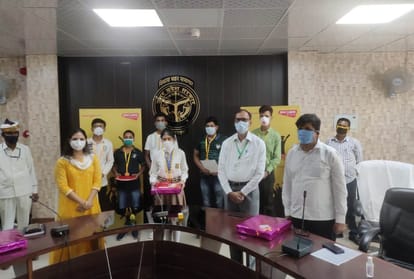 amar ujala meritorious students honor ceremony in uttar pradesh
