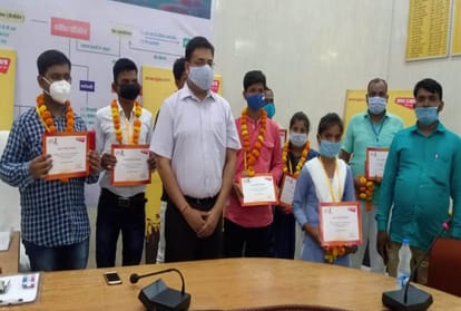 amar ujala meritorious students honor ceremony in uttar pradesh
