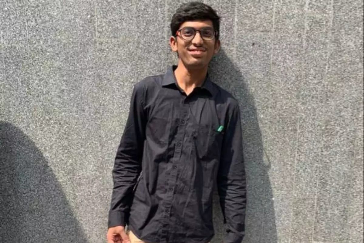 mumbai youth suffering from cerebral palsy dyslexia make it to iim lucknow by getting 92 percent in cat 2019