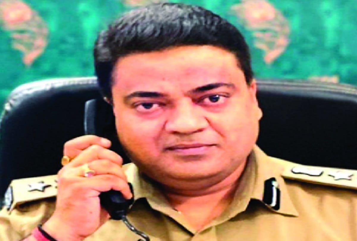 Prayagraj Clap and plate of unemployed heavy on SSP Abhishek Dixit allahabad news