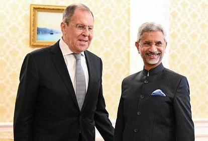 रूसी विदेश मंत्री सर्गेई लावरोव के साथ एस जयशंकर