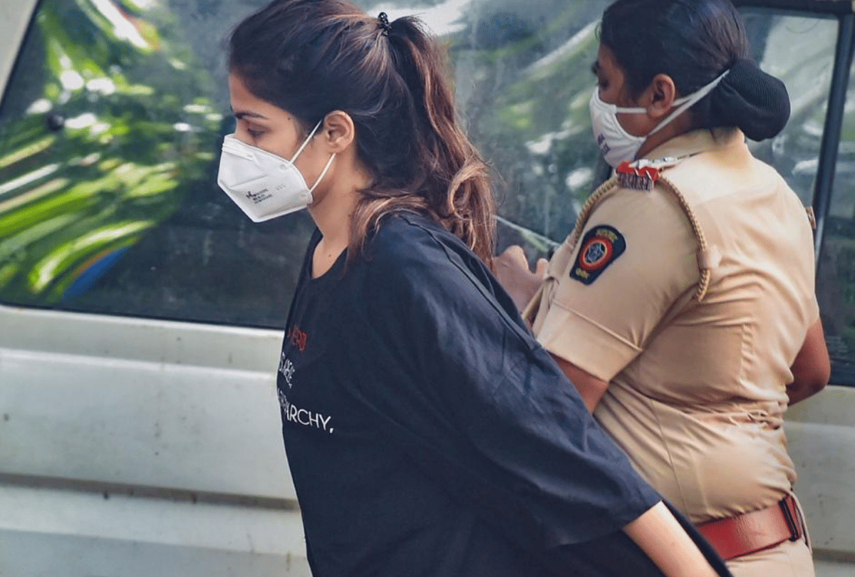 Rhea Chakraborty mother Sandhya revealed what her daughter told returning home after being released from jail