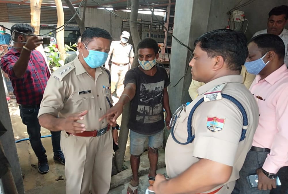 Roorkee: Firing in Gas agency by miscreants for loot, Photos