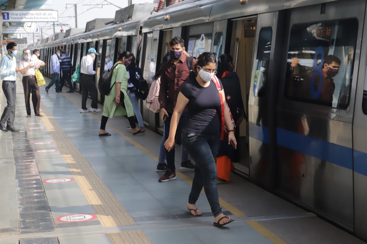 Metro ran on blue and pink line